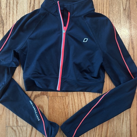 Lorna Jane small cropped mesh workout jacket Black( not blue like camera took) - Picture 2 of 6